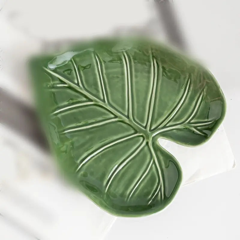 Ceramic spoon holder, leaf-shaped, cutlery rack, kitchen and dining table decoration, dishwasher safe.