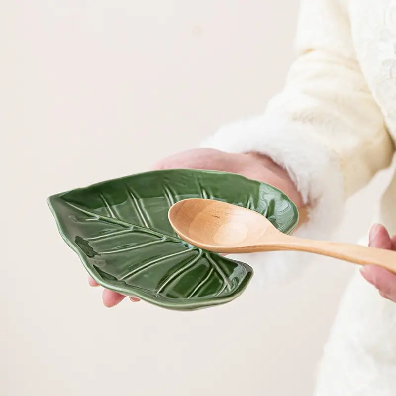 Ceramic spoon holder, leaf-shaped, cutlery rack, kitchen and dining table decoration, dishwasher safe.